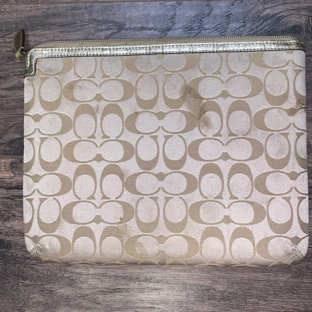 iPad Case - Picture 2 of 8